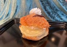 Fastelavnsbolle Med Creme Og Fløde